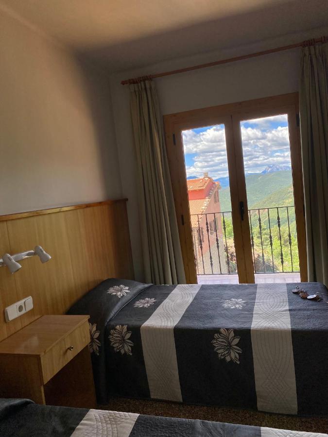 Hostal Alt Llobregat Castellar De N'Hug Bagian luar foto