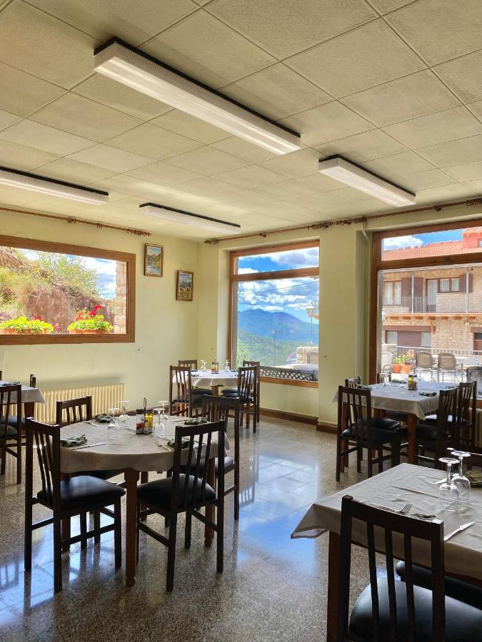 Hostal Alt Llobregat Castellar De N'Hug Bagian luar foto