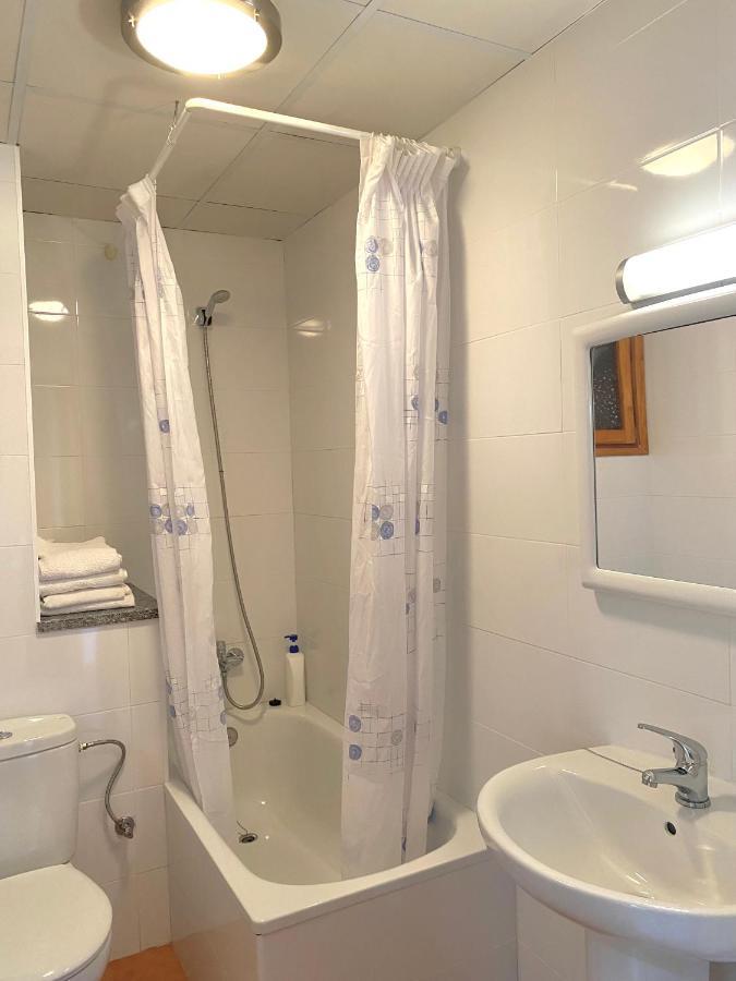 Hostal Alt Llobregat Castellar De N'Hug Bagian luar foto