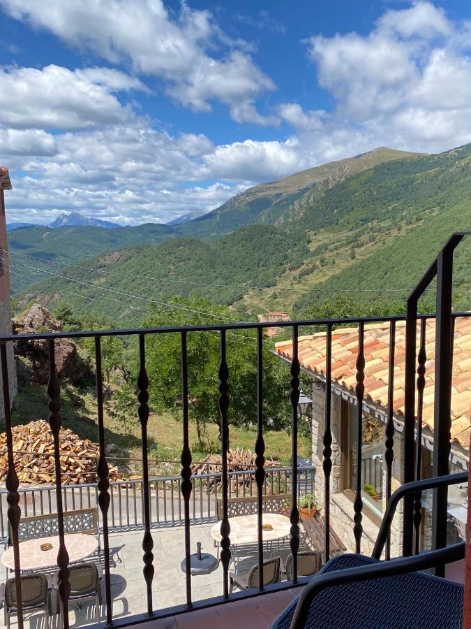 Hostal Alt Llobregat Castellar De N'Hug Bagian luar foto