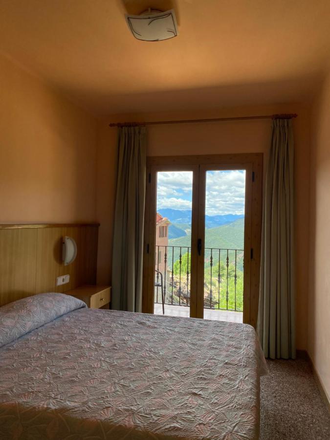 Hostal Alt Llobregat Castellar De N'Hug Bagian luar foto